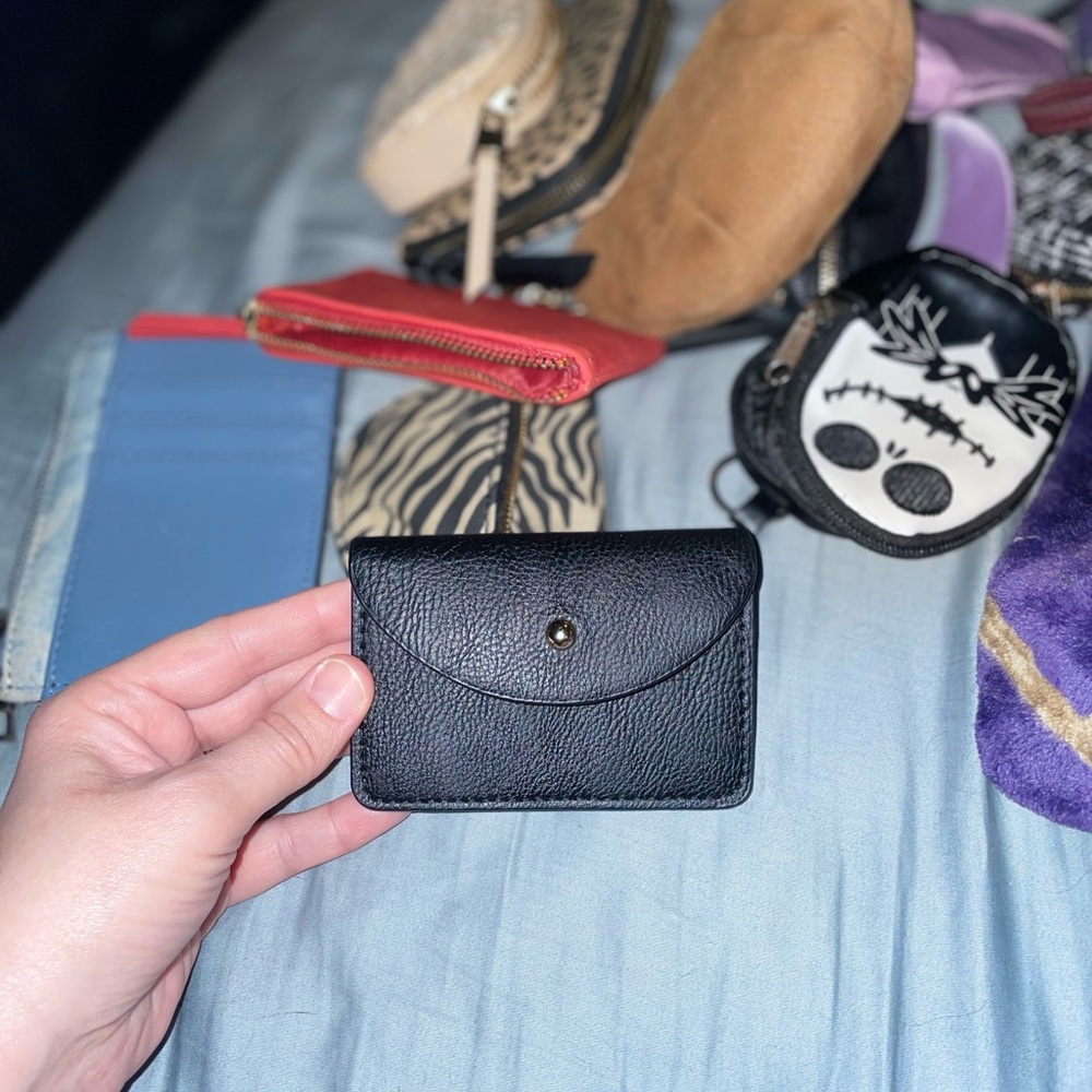 Universal thread card wallet